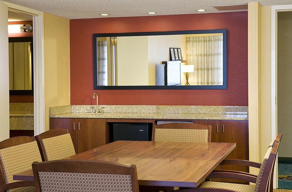 Courtyard By Marriott Denver Airport Exterior photo