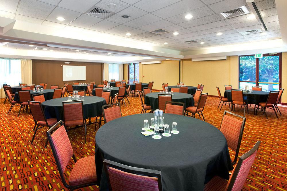 Courtyard By Marriott Denver Airport Exterior photo