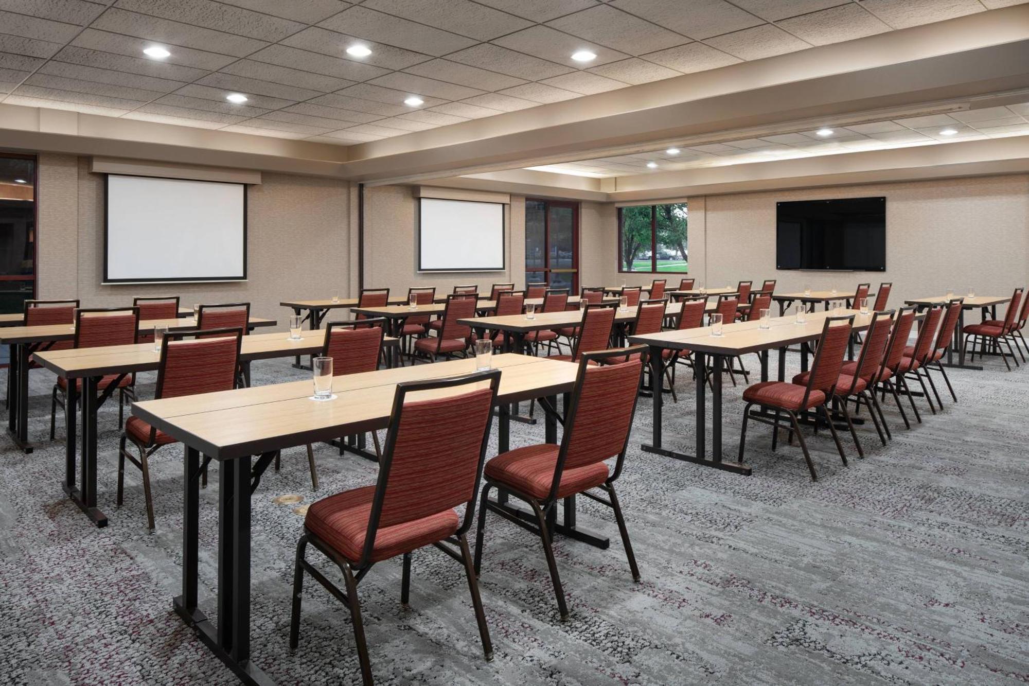 Courtyard By Marriott Denver Airport Exterior photo