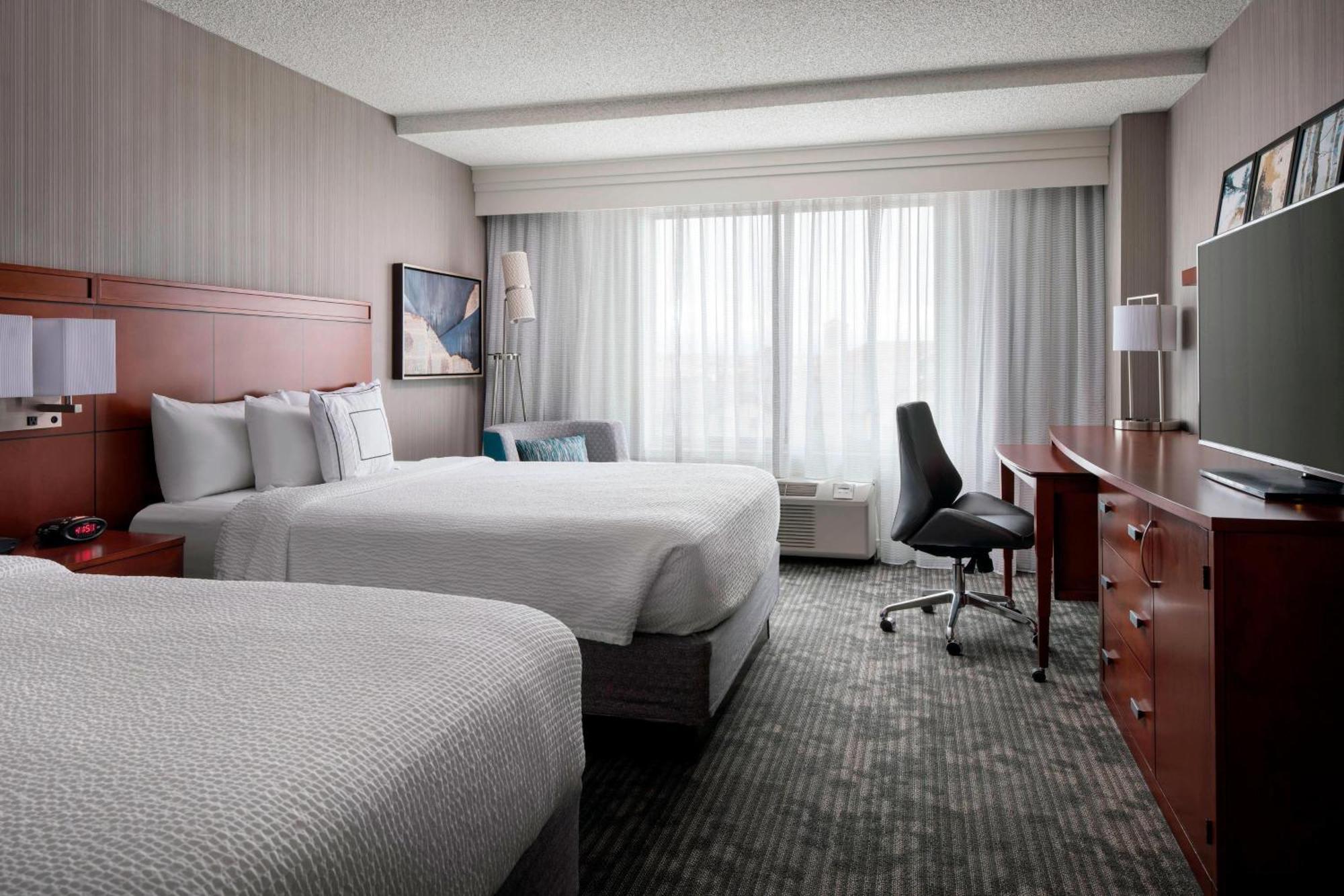 Courtyard By Marriott Denver Airport Exterior photo