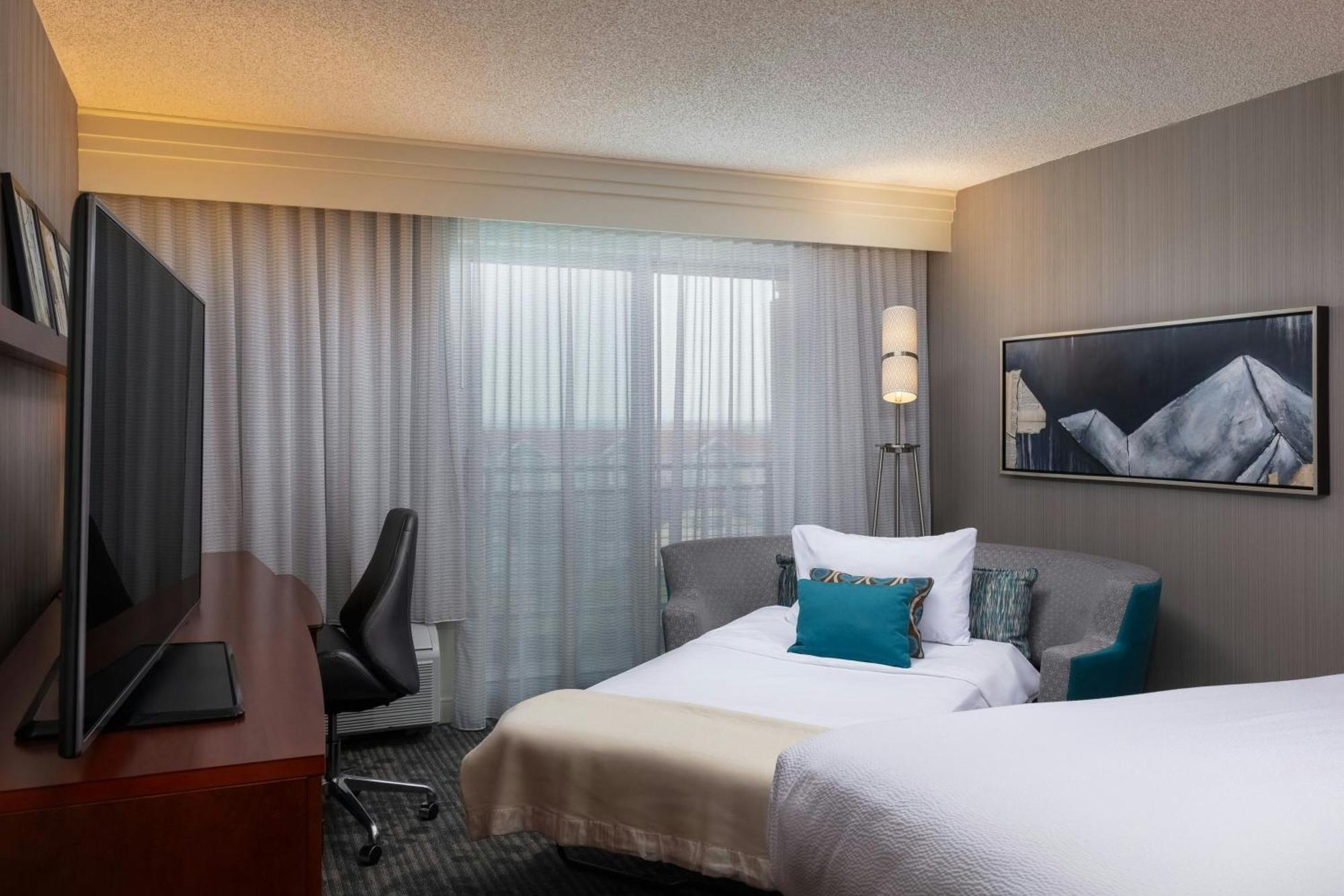 Courtyard By Marriott Denver Airport Exterior photo