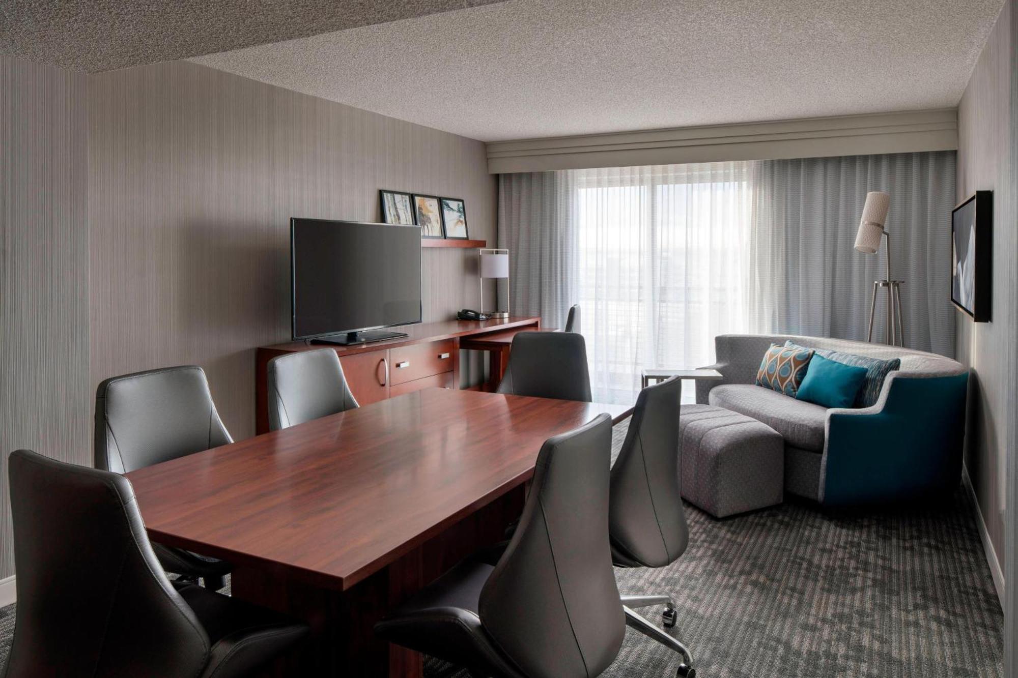 Courtyard By Marriott Denver Airport Exterior photo