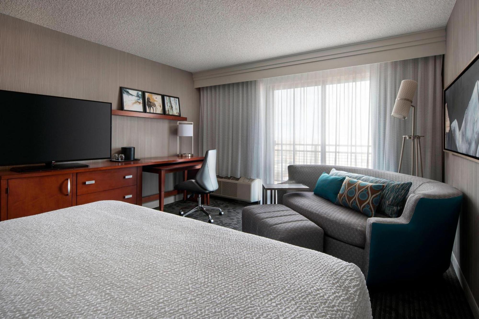 Courtyard By Marriott Denver Airport Exterior photo
