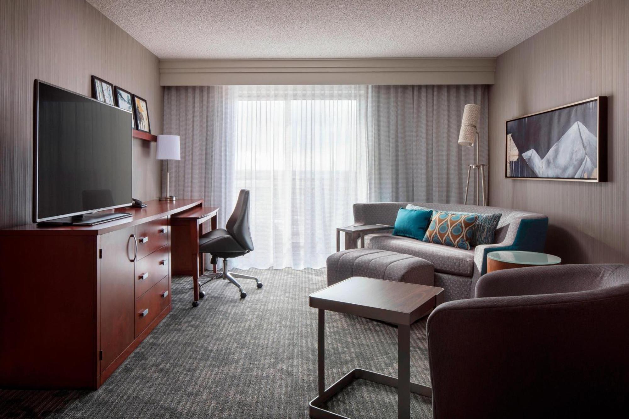 Courtyard By Marriott Denver Airport Exterior photo